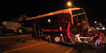 Brasil: choque entre un camión y un colectivo dejó 11 muertos