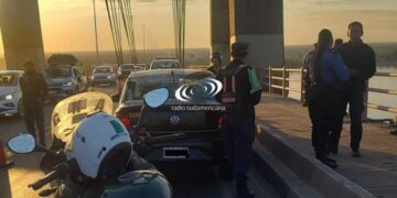 Piden que siga la búsqueda del joven que se lanzó al Río Paraná