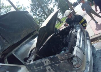 Corrientes: se incendió una camioneta en zona del parque Mitre