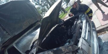 Corrientes: se incendió una camioneta en zona del parque Mitre