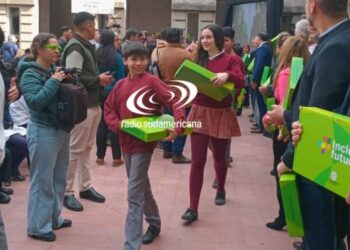 El Gobierno entregó netbooks a estudiantes en la Escuela Normal