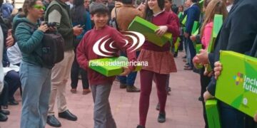 El Gobierno entregó netbooks a estudiantes en la Escuela Normal