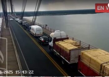 Serias demoras en el puente General Belgrano tras un accidente