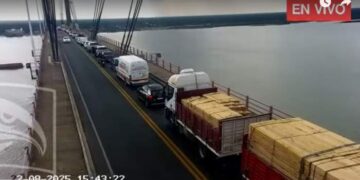 Serias demoras en el puente General Belgrano tras un accidente