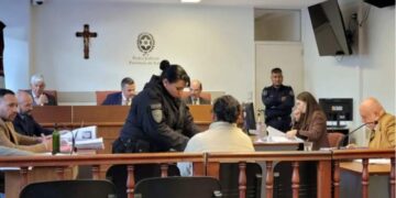 Juzgan a una mujer por el crimen de su hijo de 11 años