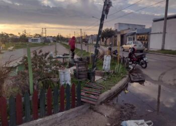 Sufrió ataque de epilepsia mientras conducía y chocó contra una gruta