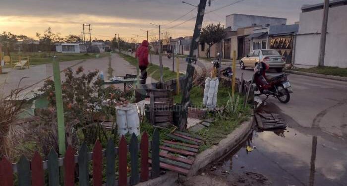 Sufrió ataque de epilepsia mientras conducía y chocó contra una gruta