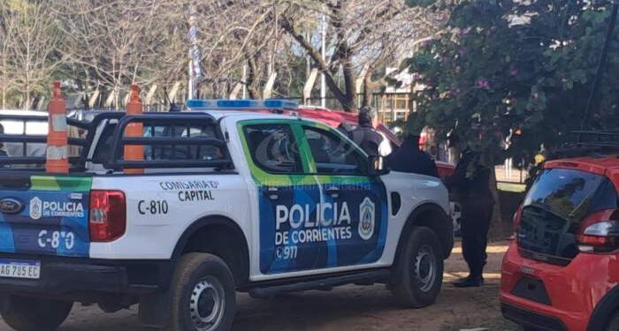Mujer pidió ayuda en una escuela tras sufrir violencia de género
