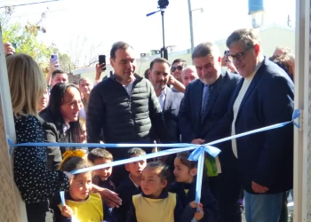 Valdés inauguró un nuevo Jardín de Infantes y habilitó la refacción integral del Hospital de Esquina