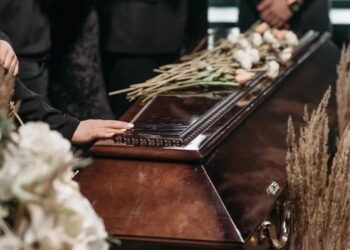 Un joven irrumpió en su propio velorio al grito de “estoy vivo”