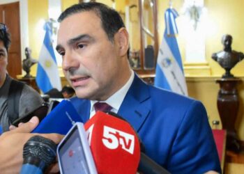 “Que levante el culito de la silla”: el pedido de Valdés al ministro del Interior