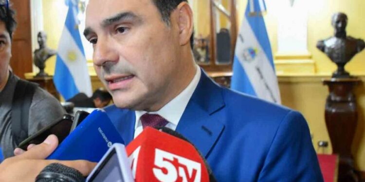 “Que levante el culito de la silla”: el pedido de Valdés al ministro del Interior