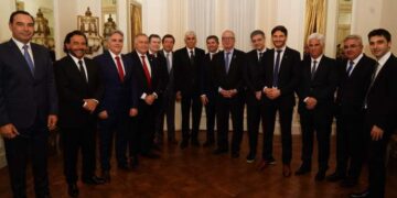 Valdés junto a gobernadores participaron del aniversario de Clarín