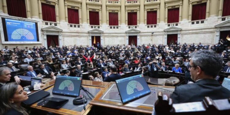 La oposición presiona para sesionar en Diputados y aprobar los cambios en la ley de DNU