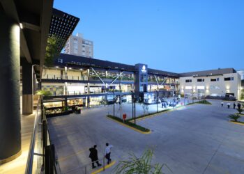 Corrientes: Valdés inauguró el nuevo Centro Comercial de La Unidad