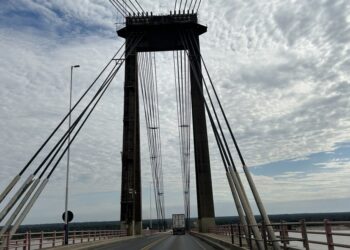 Capitanich prometió reactivar la obra del segundo puente