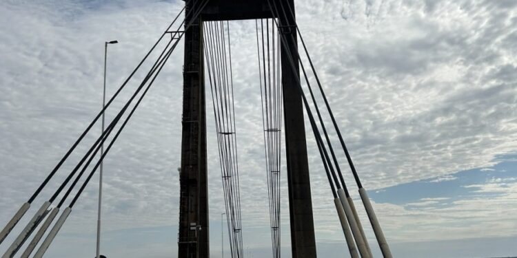 Capitanich prometió reactivar la obra del segundo puente