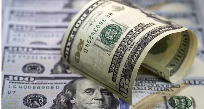 El dólar sube y alcanza el techo de la banda en algunos bancos