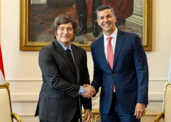 Javier Milei mantuvo un encuentro bilateral con Santiago Peña en Paraguay