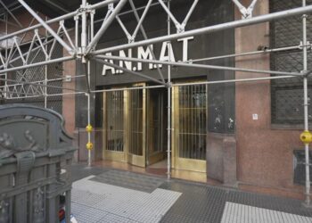 Fentanilo contaminado: la Justicia secuestró una computadora de la ANMAT y allanó la casa de 7 funcionarios