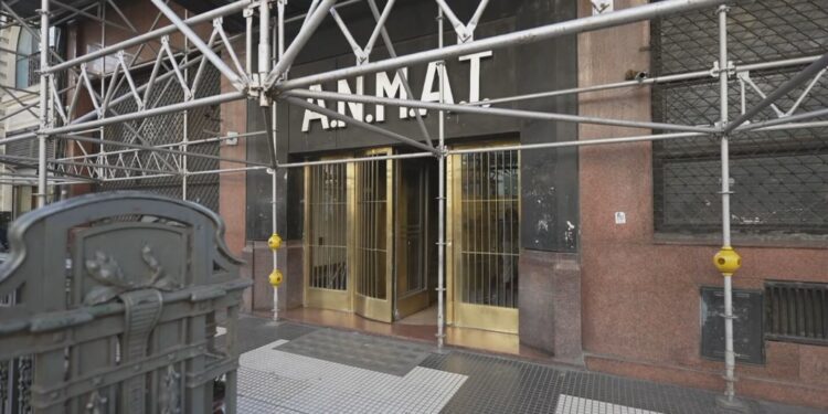 Fentanilo contaminado: la Justicia secuestró una computadora de la ANMAT y allanó la casa de 7 funcionarios