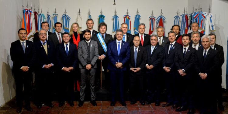 Javier Milei busca acercar posiciones con los gobernadores, pero mantiene la idea de vetar la ley de ATN