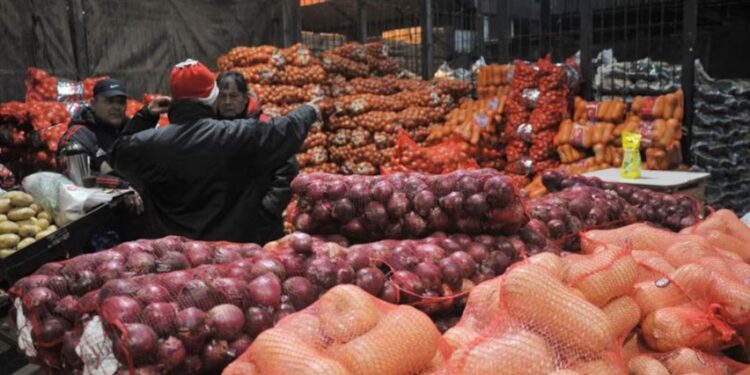 Las ventas de los supermercados cayeron 2,1% en julio, pero se mantienen “en verde” en el acumulado anual