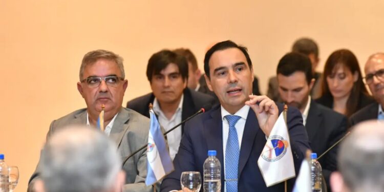 Gustavo Valdés exige “diálogo profundo” con Nación y “no para la foto”