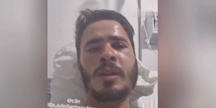 Lo confundió con un libertario y le rompió la mandíbula de un golpe