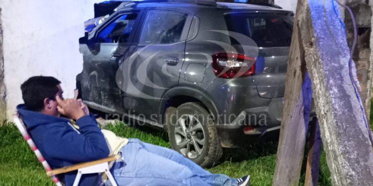 Un automóvil chocó contra una casa: “Rompieron todas mis cositas”