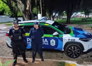 Dos policías salvaron a una joven que se arrojó al río Uruguay en La Cruz
