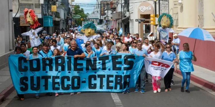 Docentes de Corrientes adhieren al Paro Nacional del martes 14