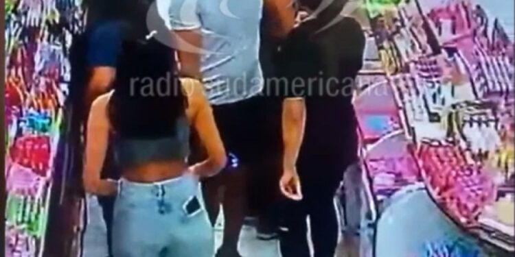 Registraron a un hombre que habría sacado fotos “íntimas” a jovencitas