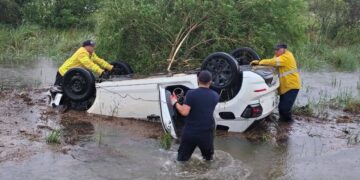 Despiste bajo intensa lluvia en Scorza Cué: heridos leves
