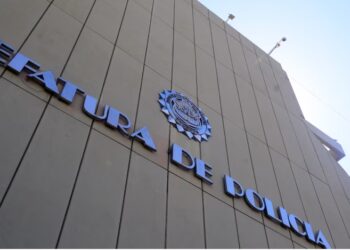Escándalo en la Policía de Córdoba: investigan a un agente por espiar y fotografiar a compañeras en el baño