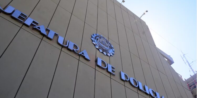 Escándalo en la Policía de Córdoba: investigan a un agente por espiar y fotografiar a compañeras en el baño