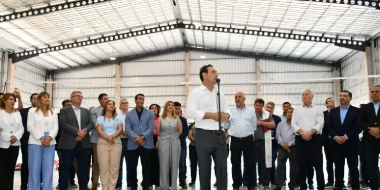 Valdés inauguró obras viales y deportivas clave para el desarrollo de Santa Ana