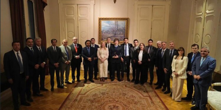 “Hay predisposición para avanzar” dijo Valdés tras la reunión con Milei