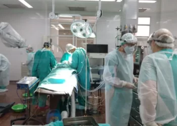 Tres niños podrán oír gracias a la colocación de implantes cocleares
