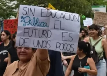 Gremios docentes convocan a un paro nacional de tres días