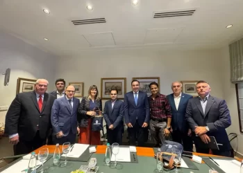 En Nueva Delhi, Valdés expuso el potencial maderero de Corrientes a fin de fortalecer los vínculos comerciales