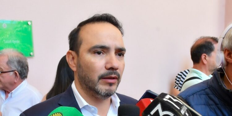 “Eficiencia de los recursos”: cómo se reordenarán los ministerios en Corrientes