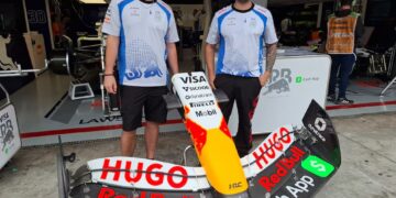Los mecánicos que dejaron un equipo de Fórmula 1 para armar uno de F4 y ayudar a los pilotos argentinos