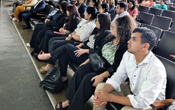 Más de 100 administrativos de CAPS y Hospitales recibieron sus certificados