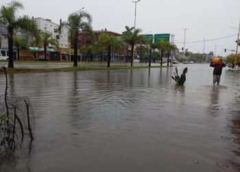 Navidad bajo agua en Corrientes: intensas precipitaciones y continúa la alerta meteorológica naranja