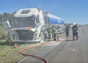 Juan Pujol: un camión cisterna se prendió fuego en la Ruta Nº 14