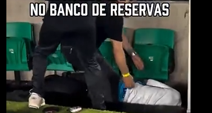 Locura por Neymar: un fanático invadió el campo y empujó a un futbolista del Santos contra los bancos de suplentes por error