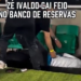 Locura por Neymar: un fanático invadió el campo y empujó a un futbolista del Santos contra los bancos de suplentes por error