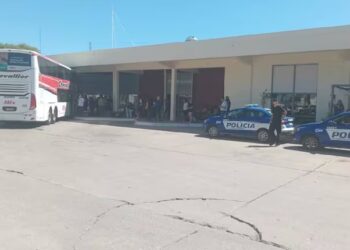 Córdoba: iban de viaje de egresados, los choferes dieron positivo en alcoholemia y sus reemplazos tampoco pasaron el test