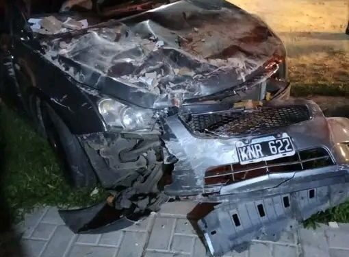 Goya: un auto se incrustó en una casa y dos mujeres se salvaron de milagro